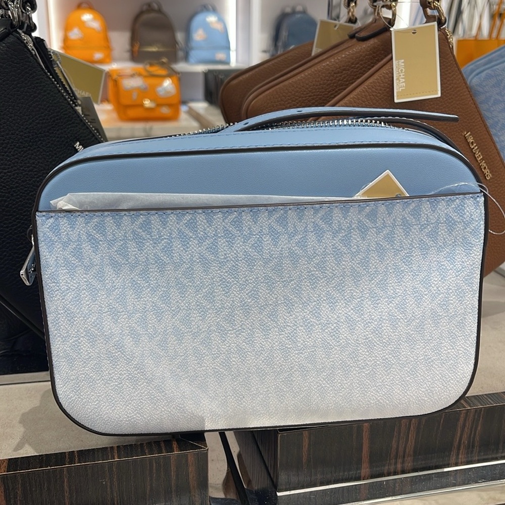 MICHAEL KORS Jet Set Large Ombré Signature Logo Crossbody Body
Light Sky
NWT - Picture 11 of 16